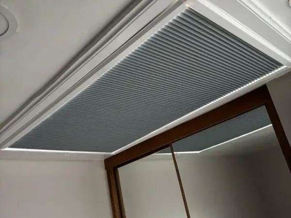 Pleated blinds fitted on a roof skylight