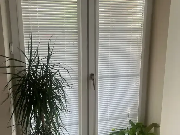 Perfect fit venetian blinds on French doors